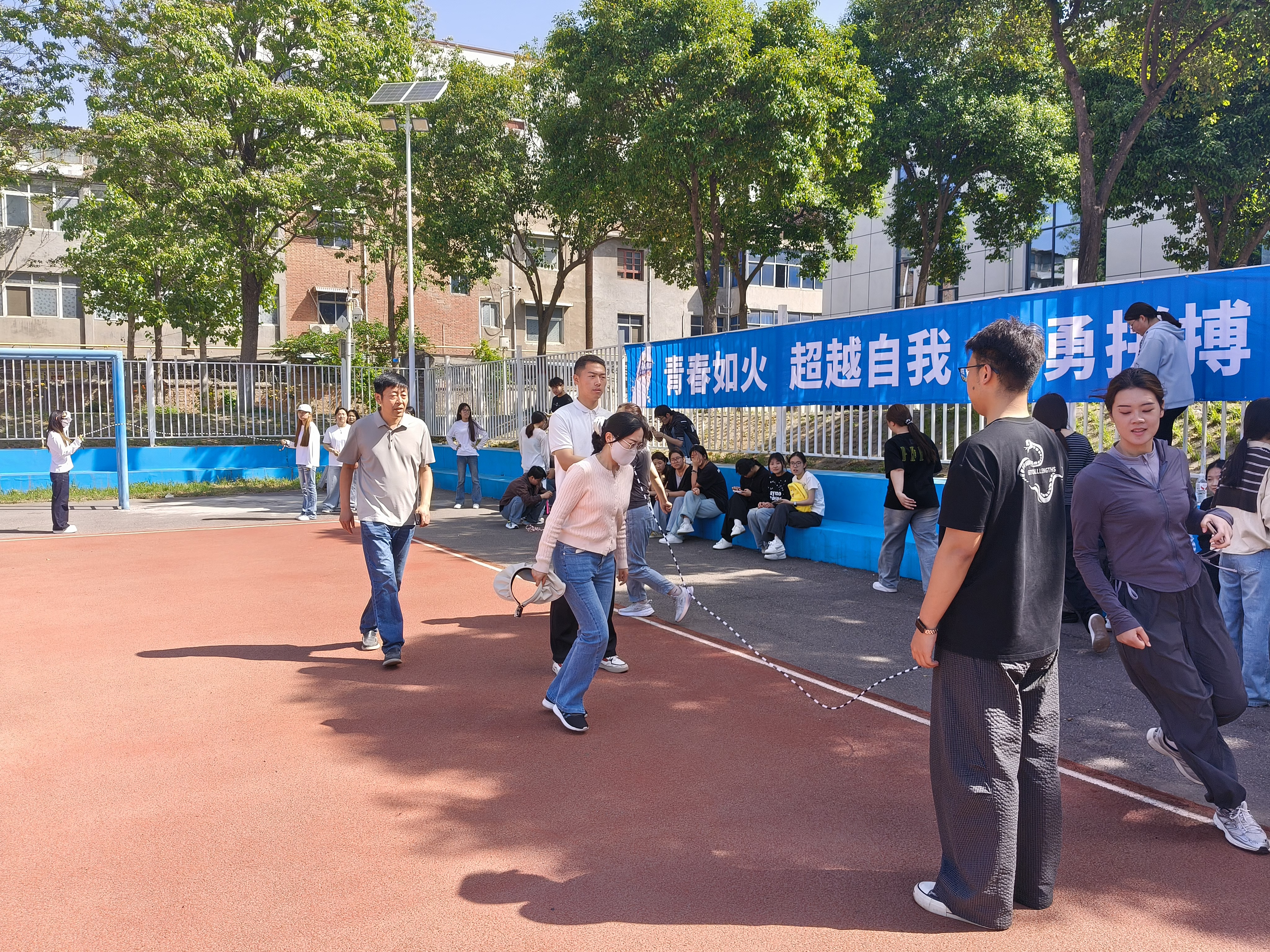 c4b8a003ac9b48c8896aebfb75211179.jpg