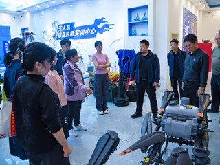 统战赋能、产教融合——瀍河区委统战部走进谈球吧体育航空工程学院开展“航空航天馆主题”党日活动