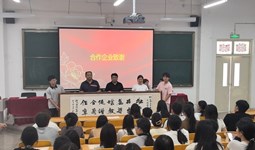 花海实战砺本领 实干笃行绽芳华——商务学院圆满举办2026年洛阳牡丹文化节顶岗实习总结暨表彰会议
