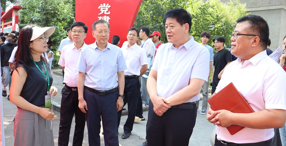 谈球吧成功举办大型双选会 助力毕业生开启新征程